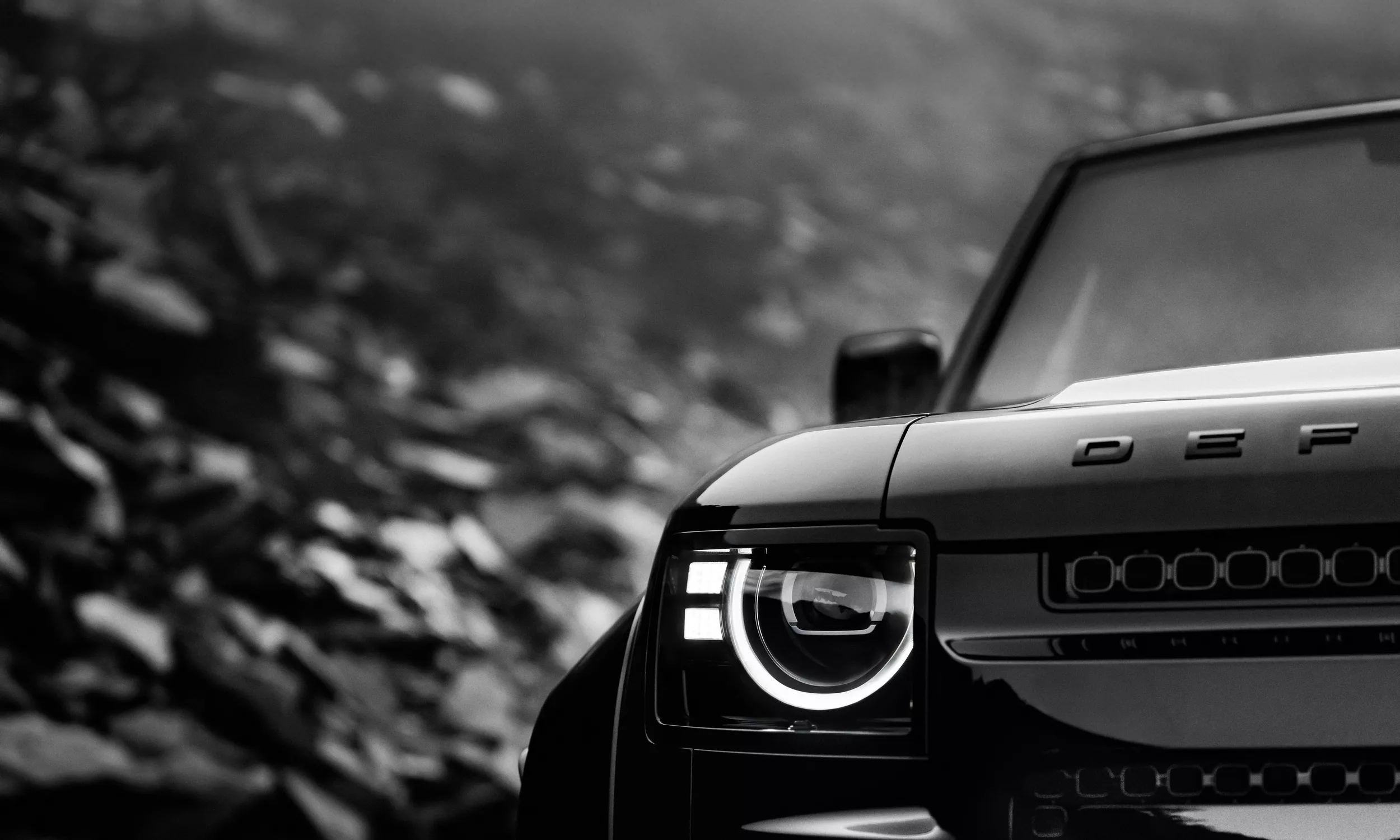 Land Rover Defender OCTA Black